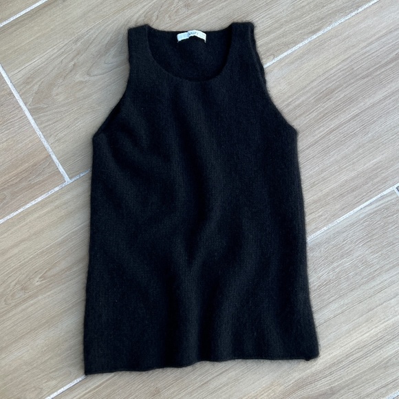 Subtle Luxury 100% Cashmere Black Sleeveless Top Size Small/Medium - Picture 3 of 9